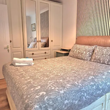 Modern Two Bed With Parking دبلن