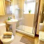 Modern Two Bed With Parking *