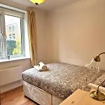 Modern Two Bed With Parking