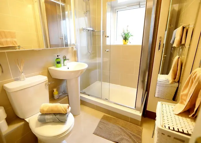 Modern Two Bed With Parking *