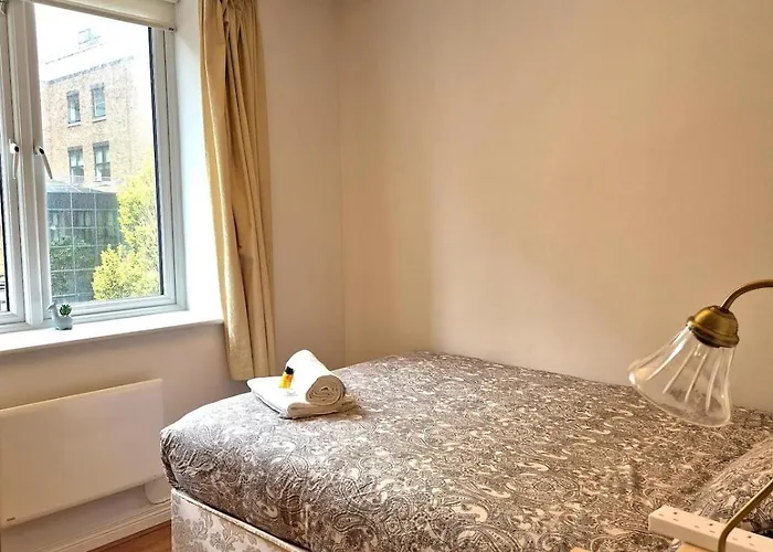 Modern Two Bed With Parking