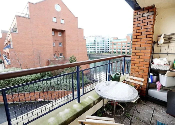 Modern Two Bed With Parking * 더블린